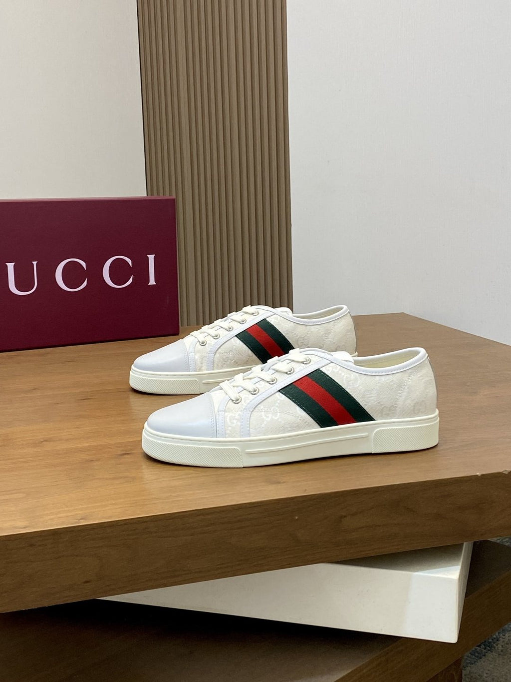 Gucci Green-Red Stripe Low-Top Sneakers
